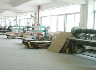 海德堡4色(sè)+光油設備(bei)