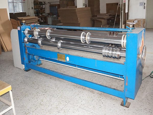 銘(míng)燊紙箱廠(chang)3米分紙機(jī)