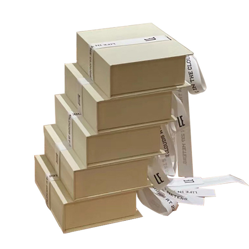 磁吸式(shì)禮盒高級(jí)感翻蓋包(bao)裝盒手鏈(liàn)項鏈耳飾(shi)生日禮盒(hé)伴手禮盒(hé)批發